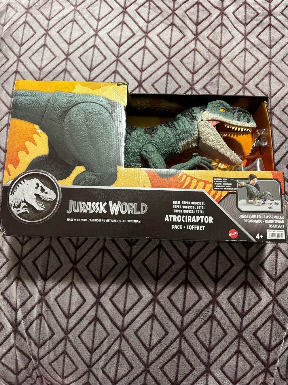 Mattel Jurassic World Super Colossal Atrociraptor with 4 Mini Dino Figures